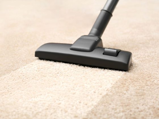 Почистване на подови настилки в дома