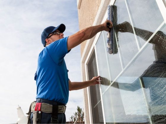 Почистване на фасади до 10 м височина